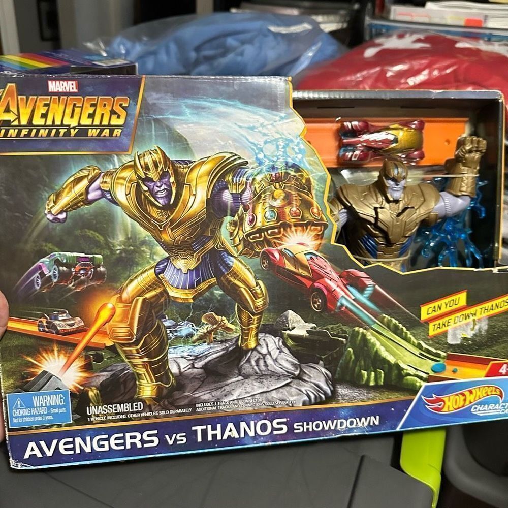 Hot Wheels Marvel Avengers Vs Thanos Showdown, Play Set - Picture 8 of 8